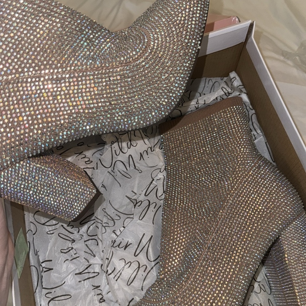 BRAND NEW NUDE GEM HEELS - Picture 3 of 4